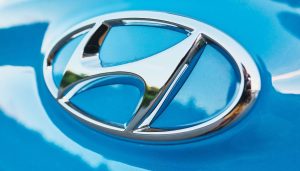 LOGO HYUNDAI SUR FOND BLEU