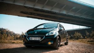 peugeot 208 noire