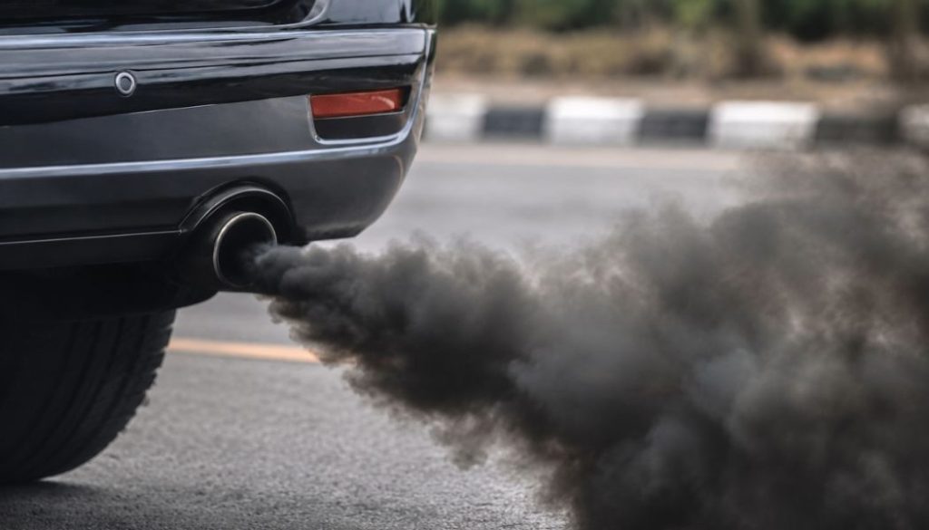 fumée noire voiture